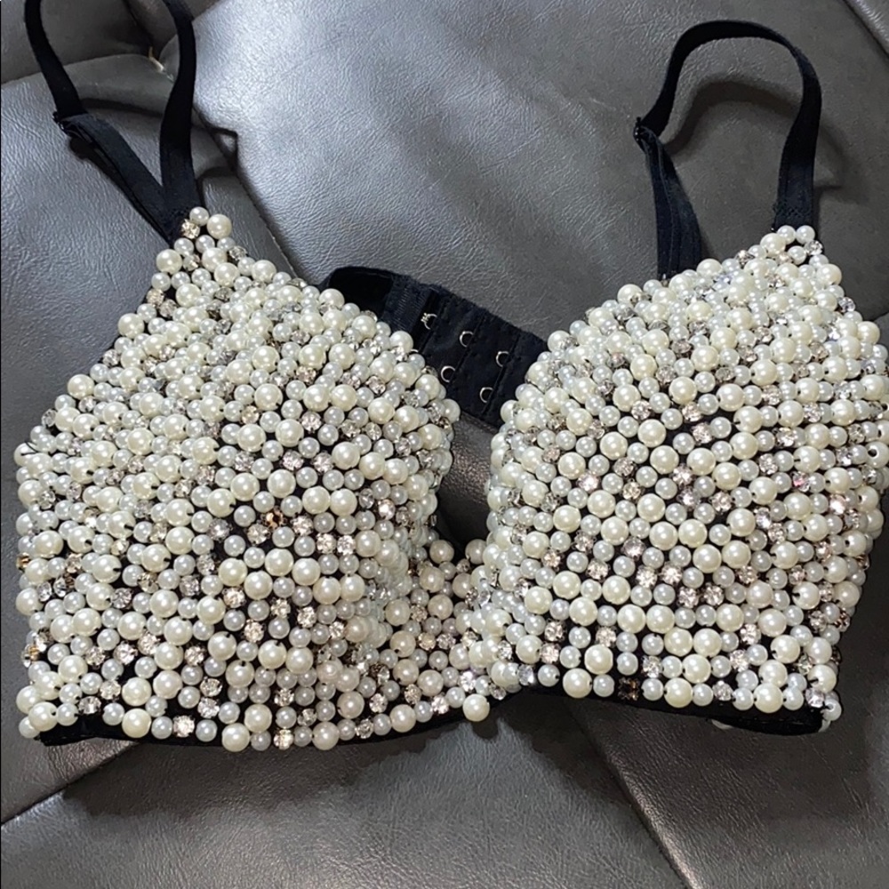 Pearl and stone brassier
